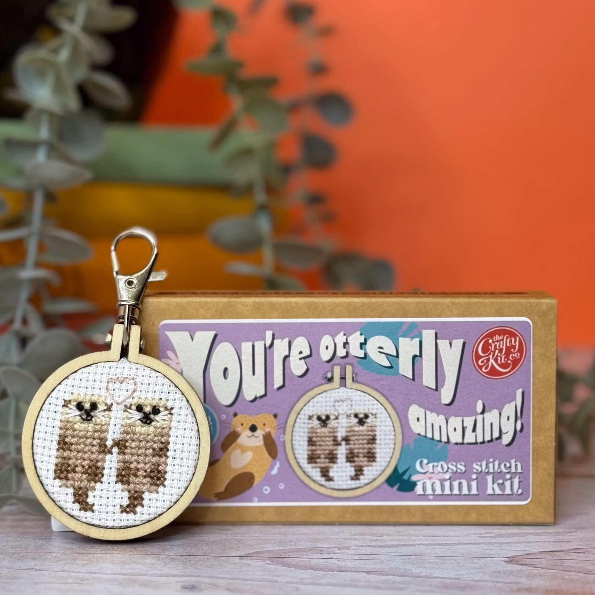 My Crafty Kit Company Mini Matchbox Cross Stitch Kit "You´re otterly amazing" - broderikit med uttrar