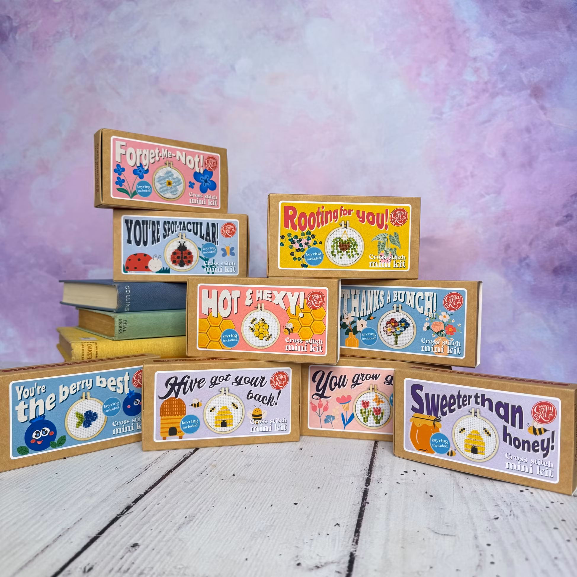 My Crafty Kit Company Mini Matchbox Cross Stitch Kit "Forget-me-not" - broderikit med en blomma