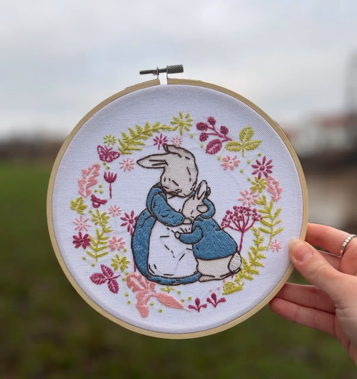 My Crafty Kit Company Beatrix Potter Embroidery Kit "Peter Rabbit & his mother" - broderikit med Pelle Kanin och hans mamma