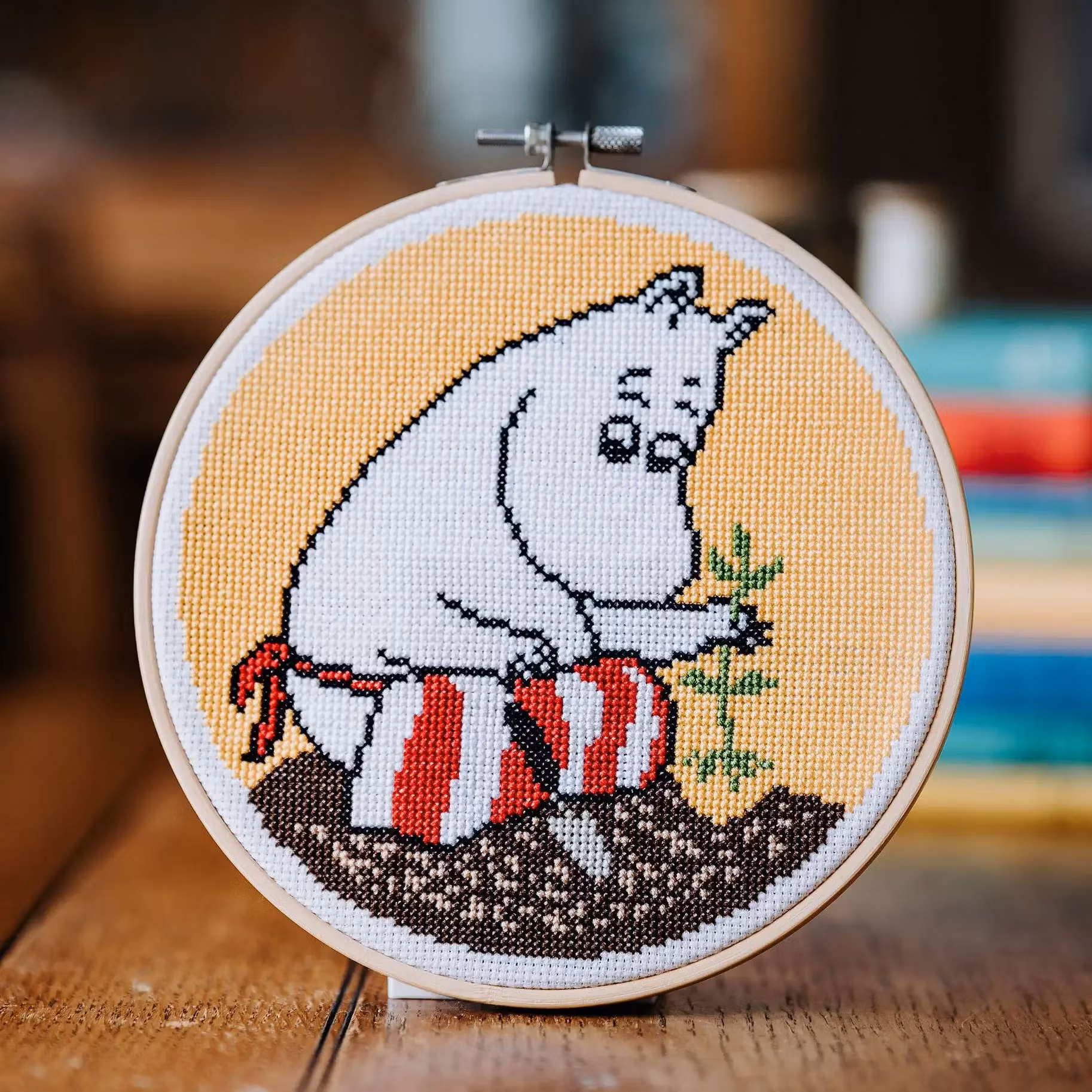 My Crafty Kit Company Moomin Embroidery Kit "Moominmamma Planting" - broderikit med muminmamman