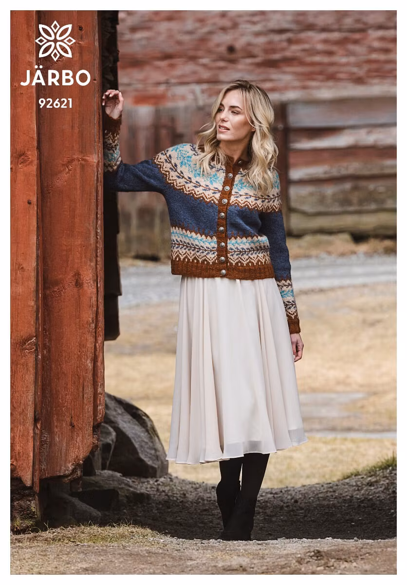 Järbo stickmönster - Maja - islandskofta med mönsterstickat ok