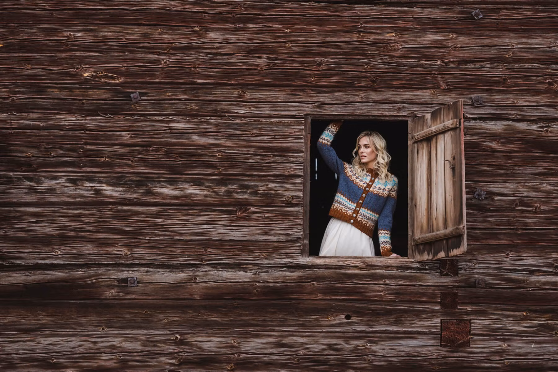 Järbo stickmönster - Maja - islandskofta med mönsterstickat ok