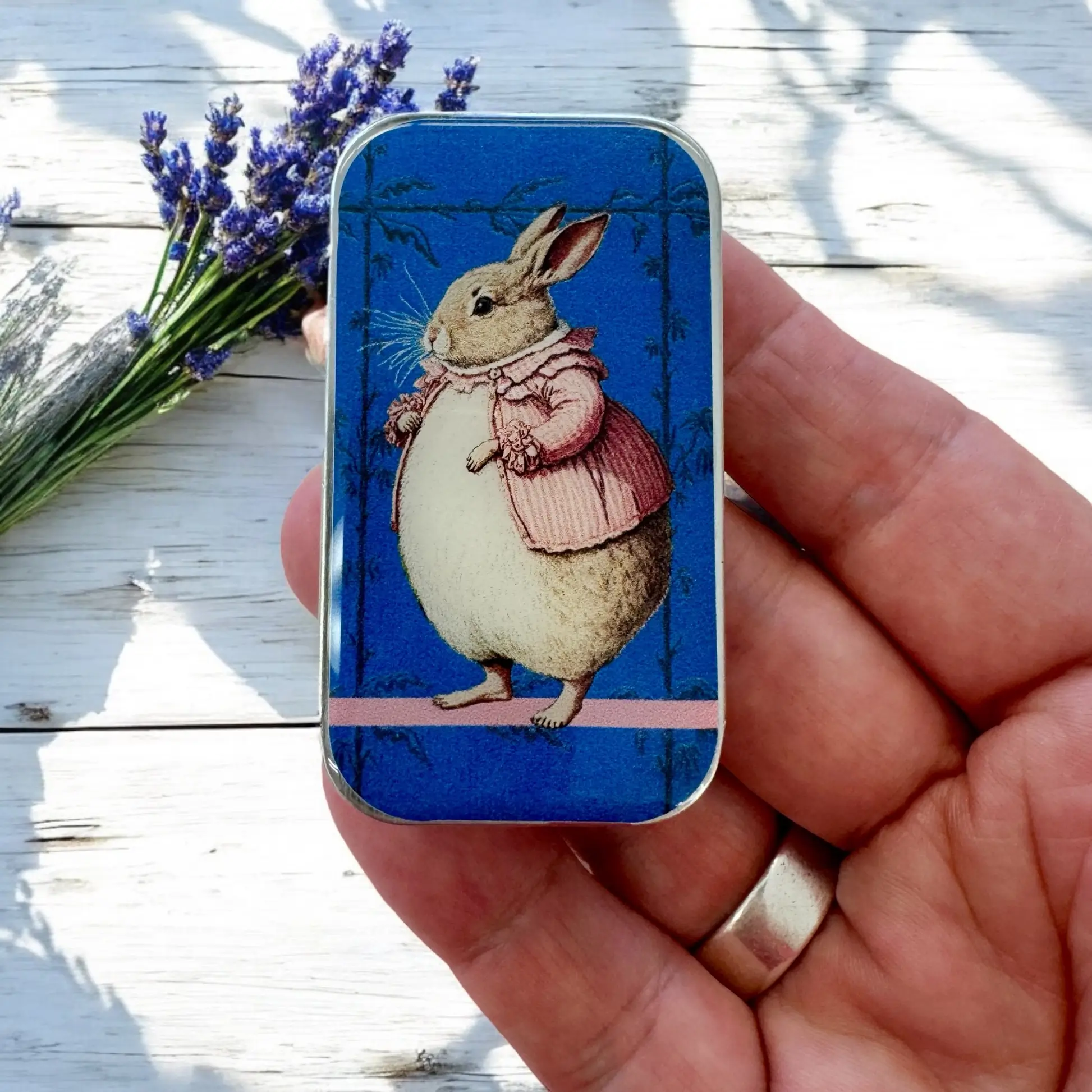 Firefly Notes Lady Bunbury notions tin - Metallask med kanin
