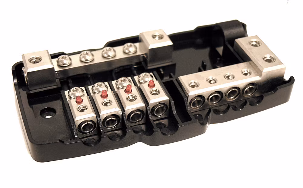 4 Connect 4-FB420 +/- fuseholder 2x50/4x20mm2