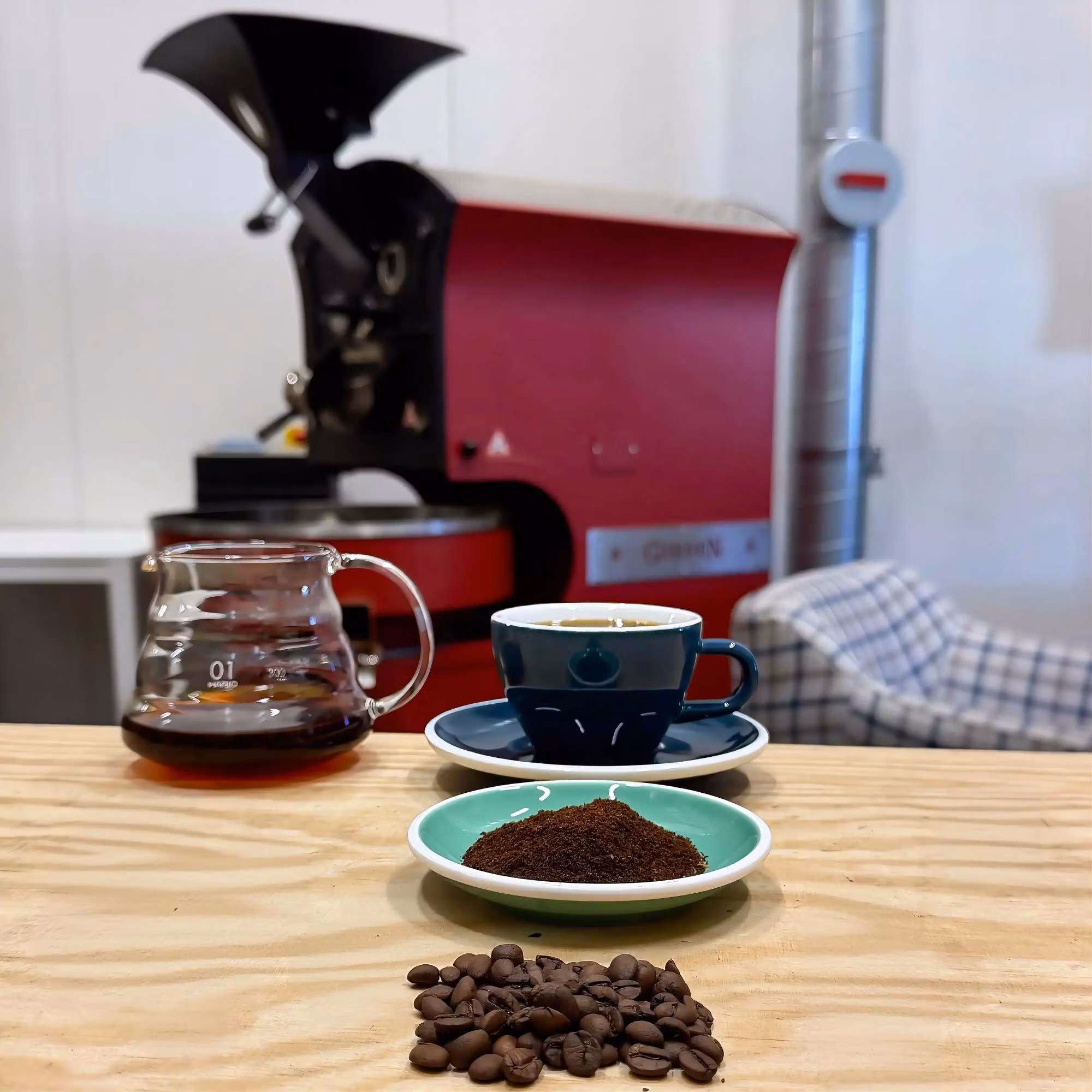 Hela bönor vs. Färdigmalet: Nyckeln till att maximera din kaffeupplevelse | Hälla Kafferosteri
