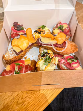 Snittbox - 8 färdiga snittar med pålägg/fyllning