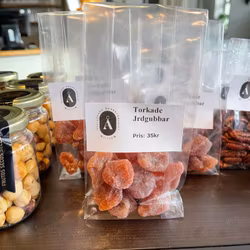 Torkade jordgubbar - underbara till ostbrickan