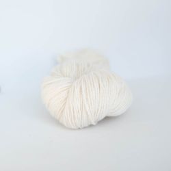 Ask Ullgarn - Halvbleket Hvit - 6047