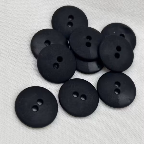 Knapp – Nancy Svart   – 18 mm ( K190822)