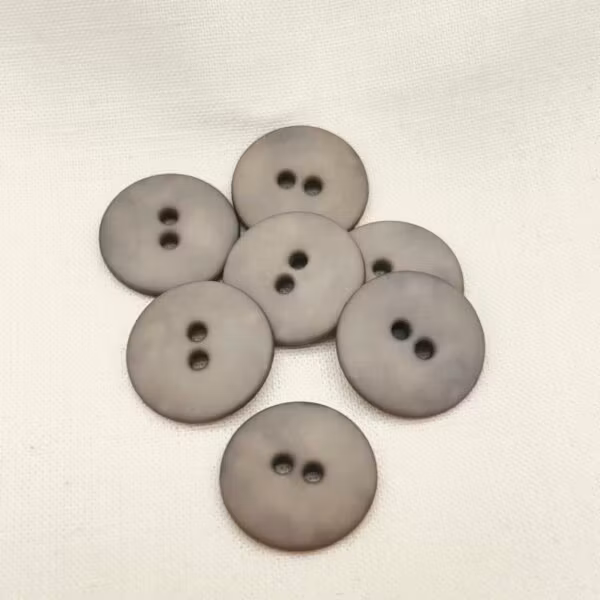 Knapp Nancy - Lys Grå – 15 mm (181395)