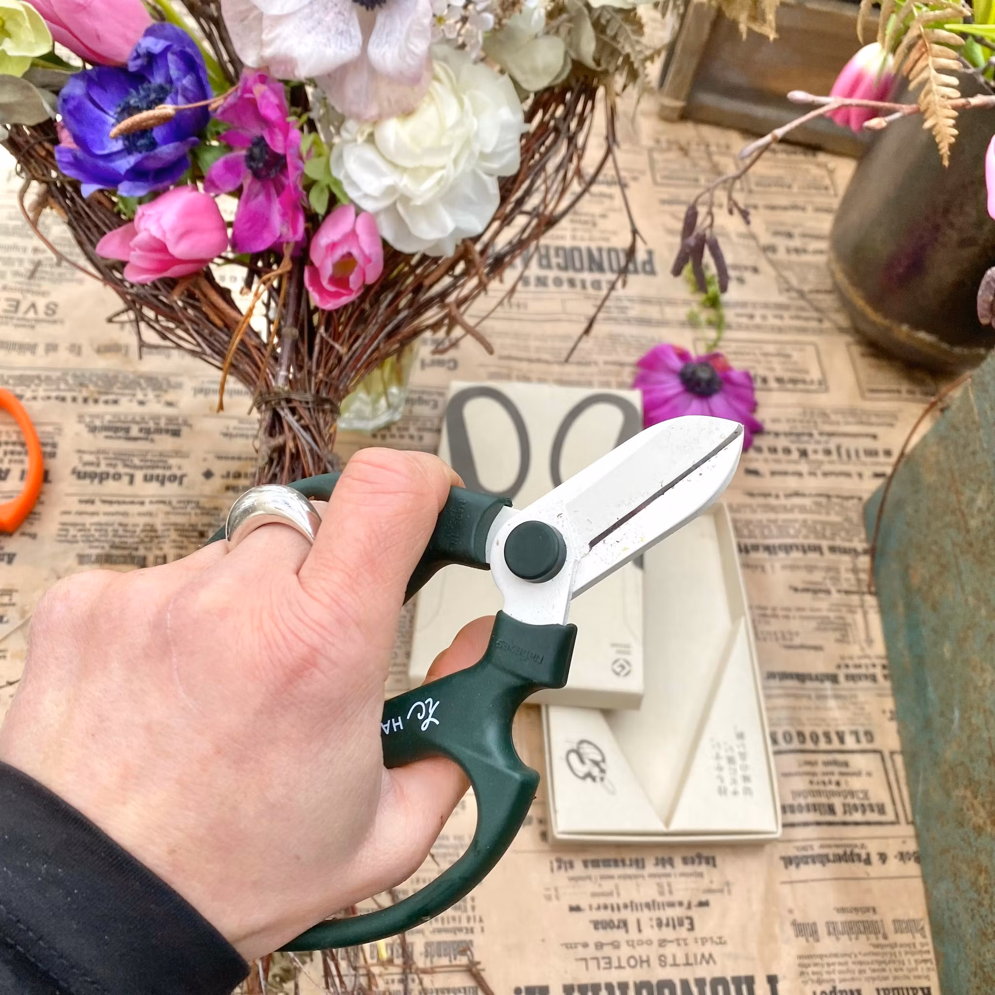 Sakagen floristsax Mörkblå