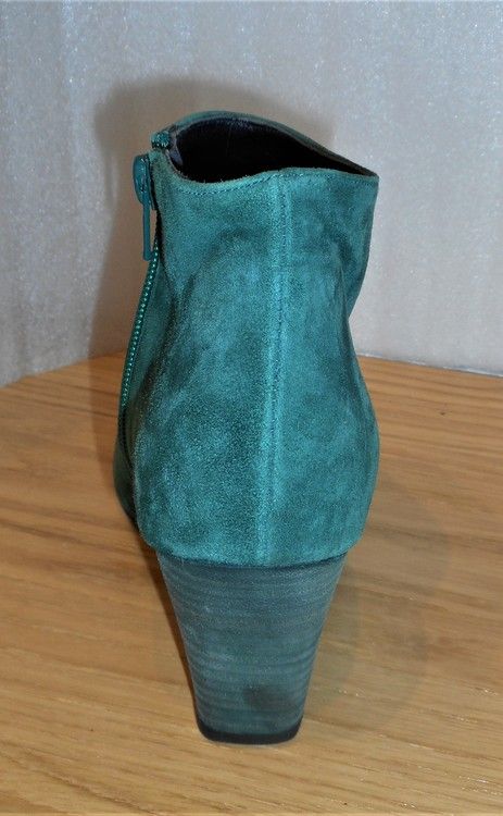 Grön mockaboots fabrikat Amante