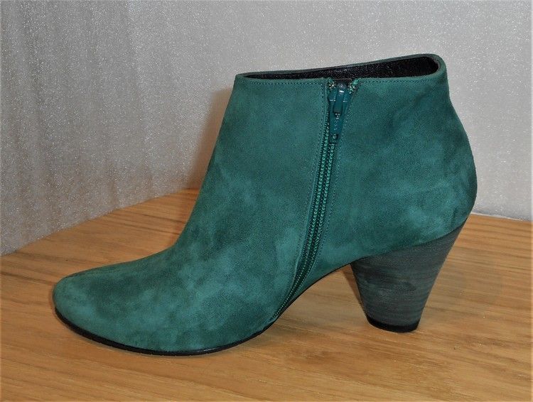 Grön mockaboots fabrikat Amante