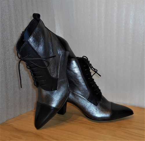 2-färgad boots med blixtlås & snörning fabrikat Fidji