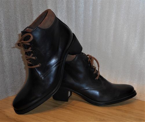 Svart snörkänga med brun mockakant - Amberone
