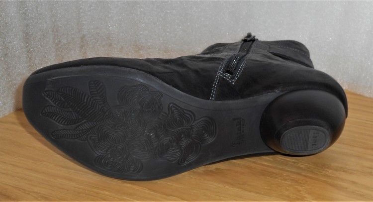 Svart boots fabrikat Think!