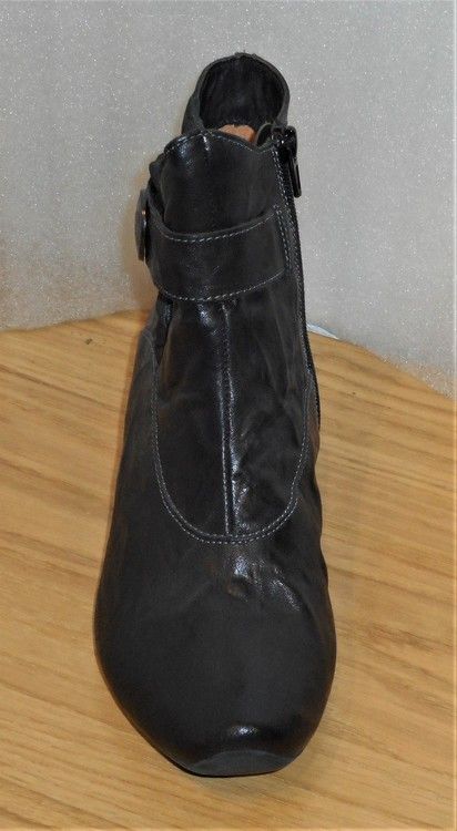 Svart boots fabrikat Think!