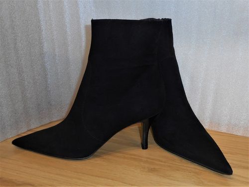 Svart, elegant mockaboots fabrikat Ferrerías