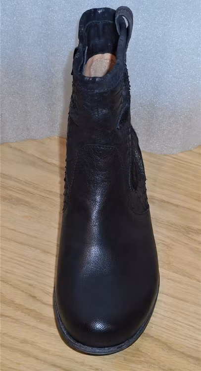 Svart boots i mix av skinnmaterial fabrikat Think!