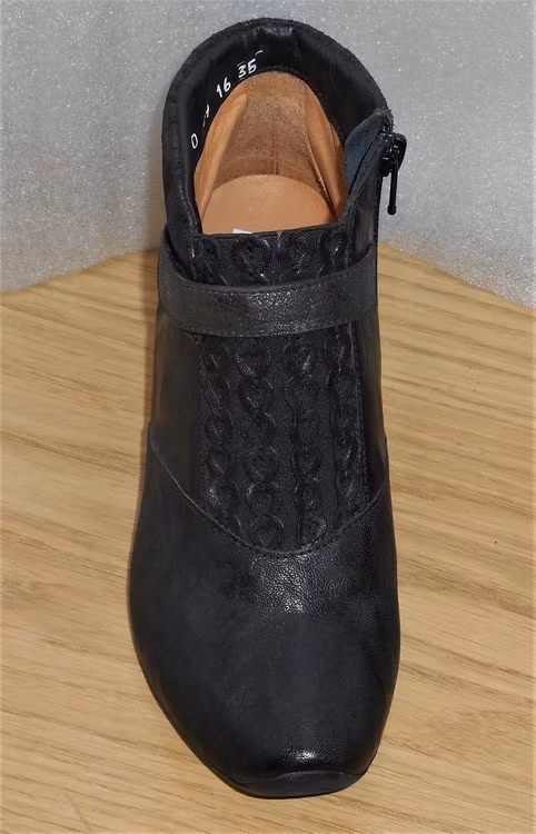 Svart/gråmetallic boots med kardborre fabrikat Think!