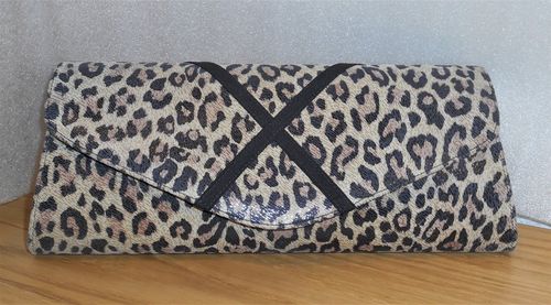 Kuvertväska med leopardmönster