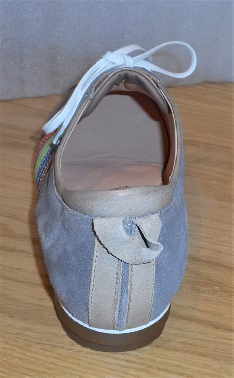 Grå/beige snörsko med färgade ränder - Think!
