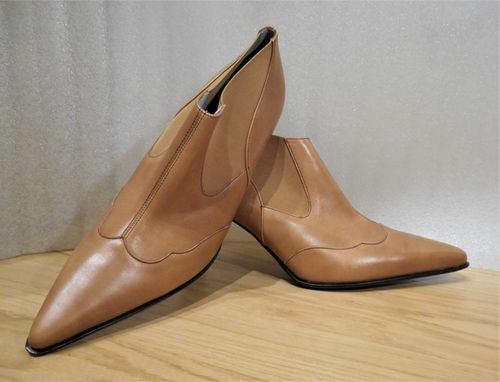 Beige kort skinnboots från tyska Peter Kaiser
