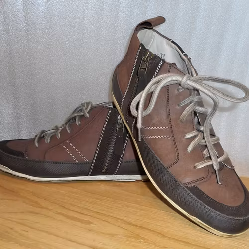 Sportig brun känga - sliten "look" från tyska Lloyd