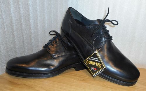 Svart snörsko med Gore-tex fabrikat Sioux