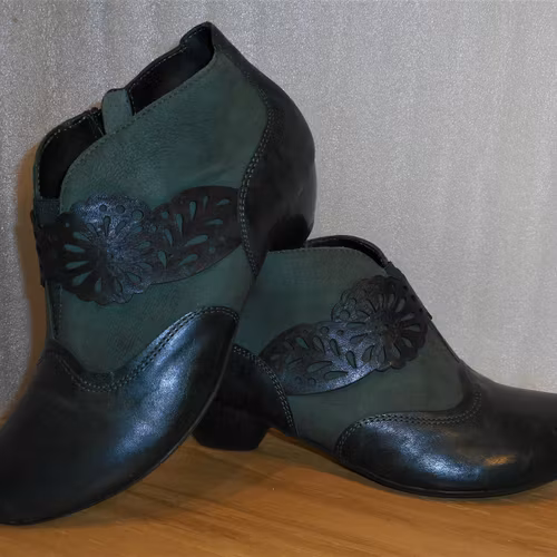 Mörkgrön boots från fabrikat Think!