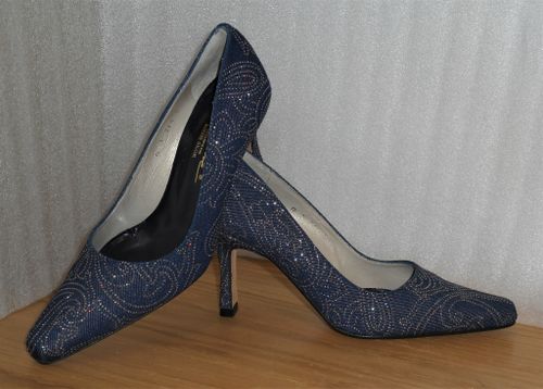 Jeansblå textilpumps med glittermönster - från Amante