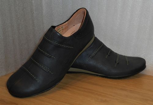 Svart promenadloafer med gröna detaljer - Think!