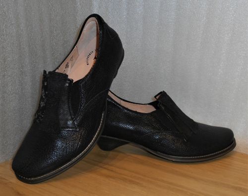 Svart loafer med materialmix i överdelen - Think!