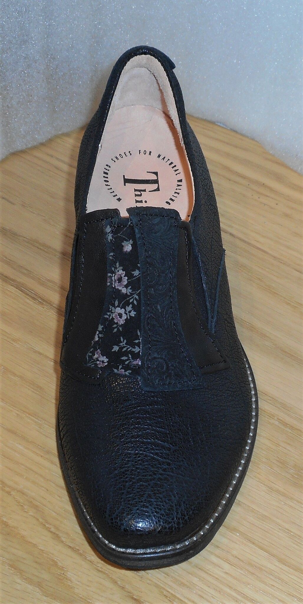 Svart loafer med materialmix i överdelen - Think!