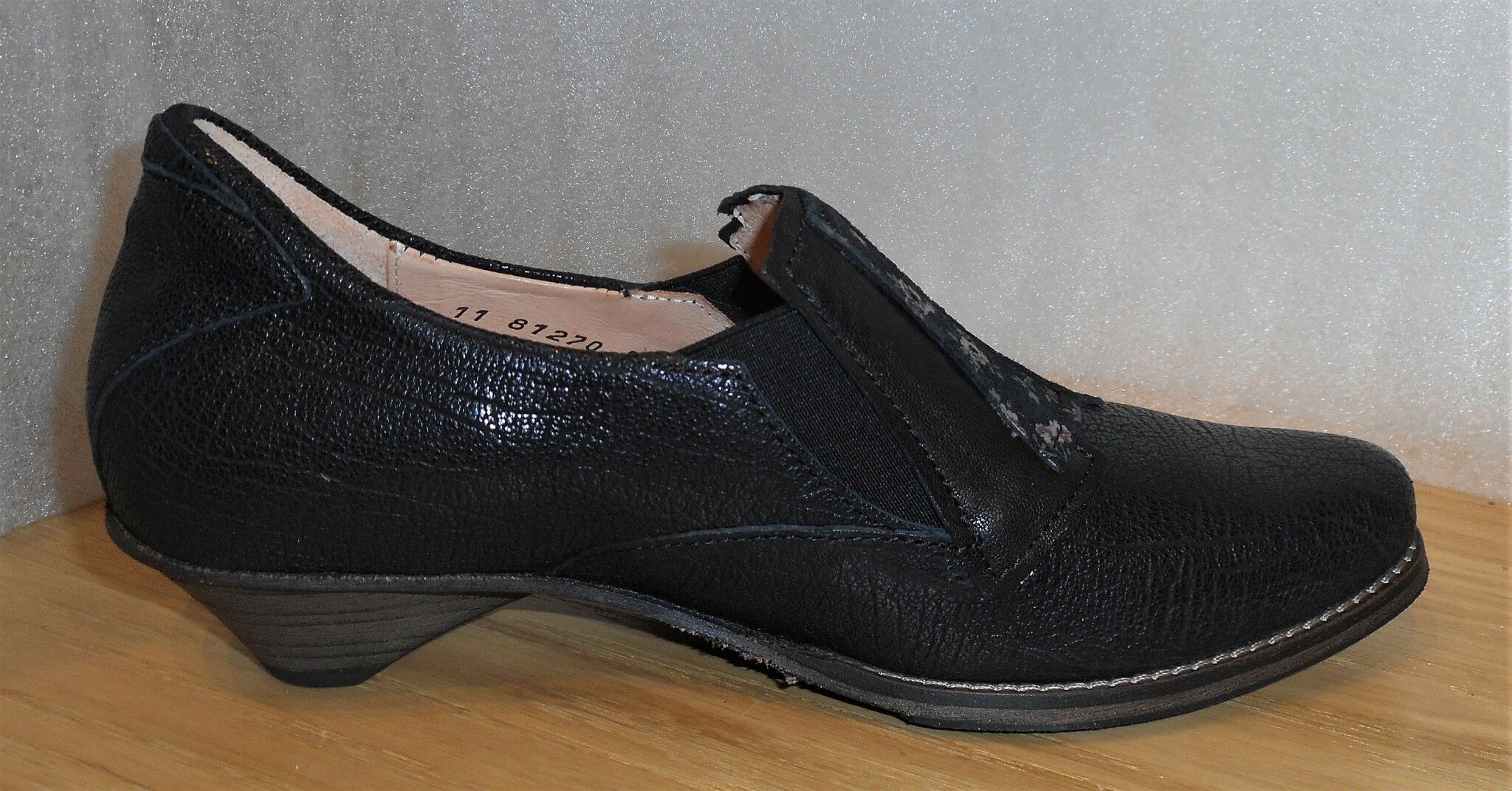 Svart loafer med materialmix i överdelen - Think!