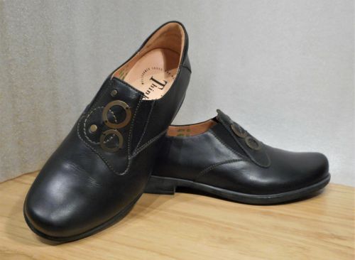 Svart promenadloafer med metalldekor - fabrikat Think!