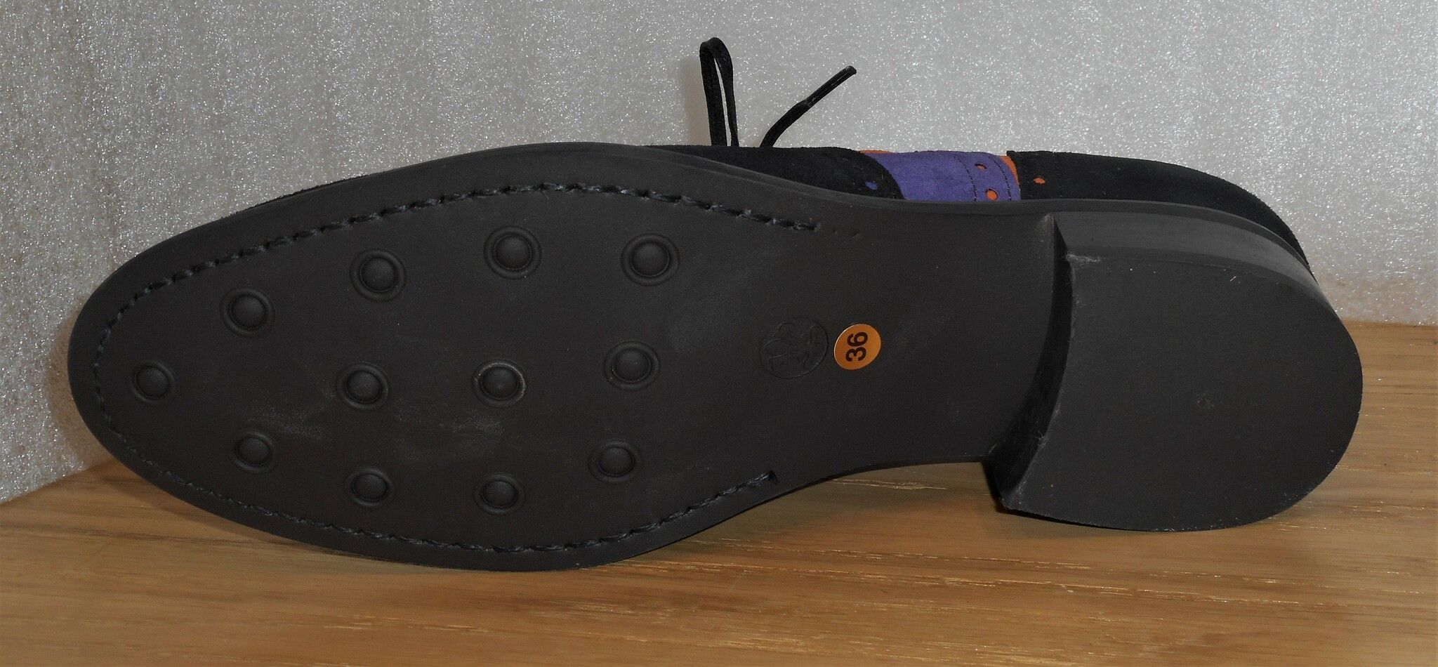 Svart/lila/orange snörsko från spanska Amberone