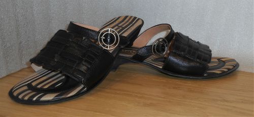 Svart slip-in-sandalett från Think!