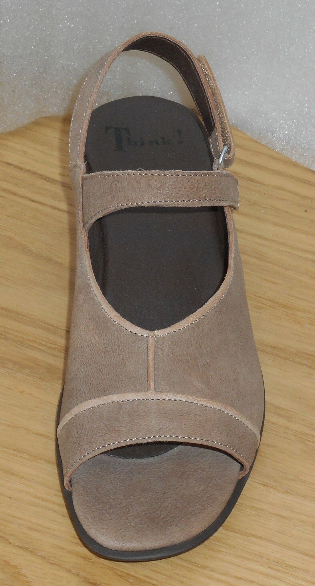 Beige sandalett från Österrikiska fabrikatet Think!