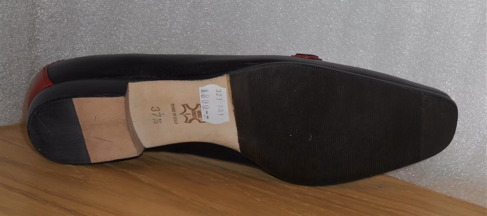 Marinblå loafer med röda detaljer - från italienska Mara Bini
