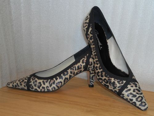 Leopardmönstrade pumps från spanska Amante
