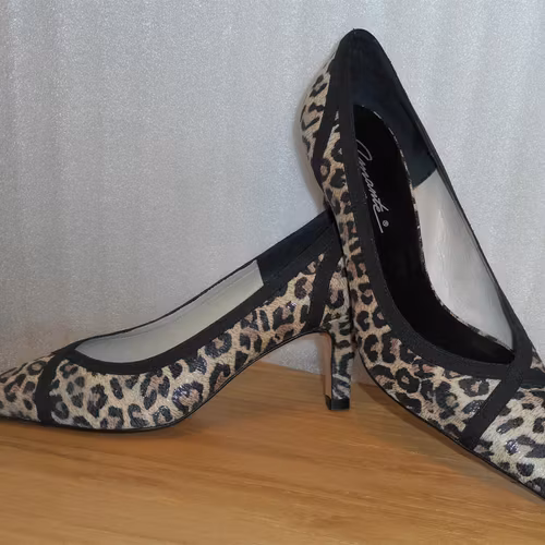 Leopardmönstrade pumps från spanska Amante