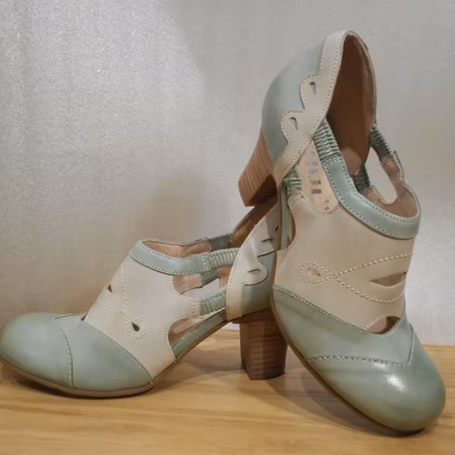 Mintgrön/creme pumps med hålmönster - Fidji