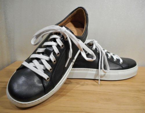 Svart sneaker med vit sula - fabrikat Umber