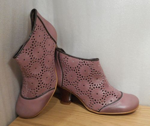 Gammelrosa boots med spetsmönster - fabrikat Vintro