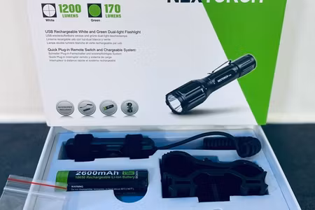 NEXTORCH T5G Eftersökslampa – vitt & grönt ljus för jakt och eftersök