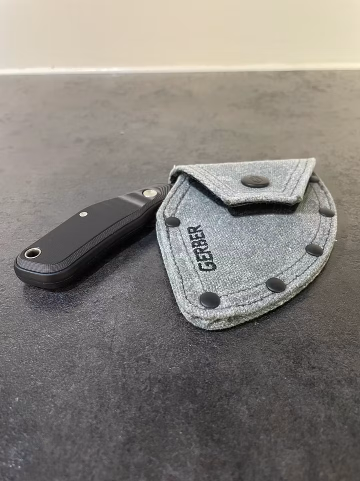 Gerber Downwind Ulu – Flåkniv med fodral i vaxad kanvas