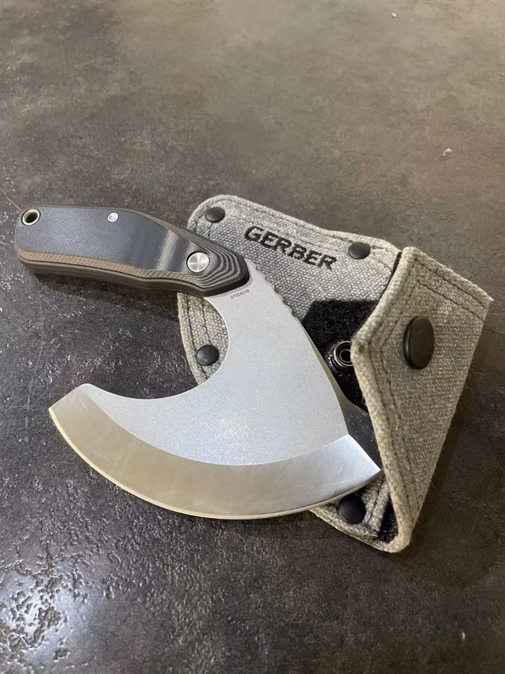 Gerber Downwind Ulu – Flåkniv med fodral i vaxad kanvas
