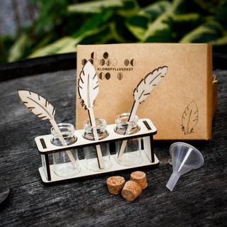 Stickling/eteriska oljor station fjädrar