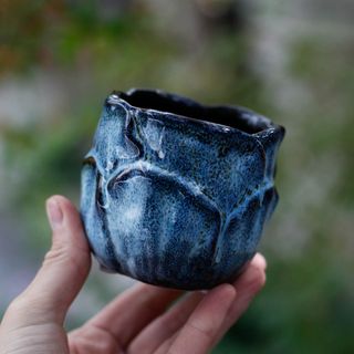 Minikruka Sora 6 cm – blomformad keramik